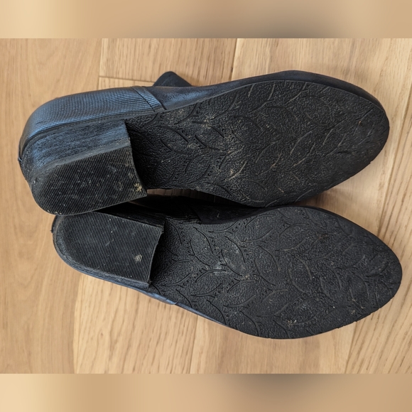 Naya Felix Black Leather Ankle Bootie Embossed Sz 6 - Picture 6 of 14